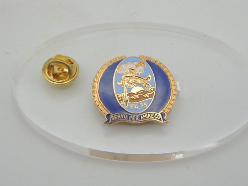 Pin hippisme international - pin's,