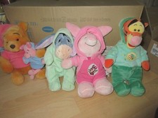 lot de 4 peluches disney en pyjama :winnie,tigrou,porcinet,bourriquet
