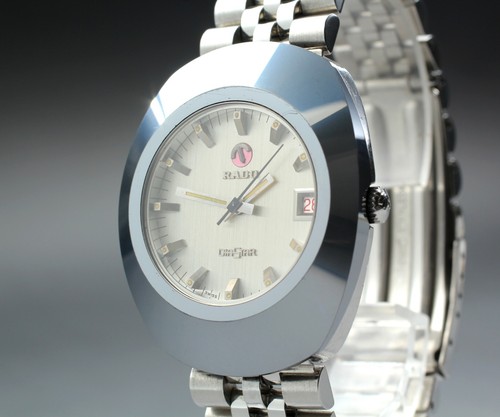 Presque comme neuve montre - *presque, neuve*