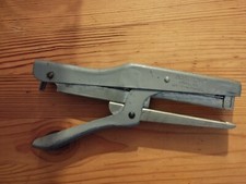 1 Agrafeuse BOSTITCH Modèle P3