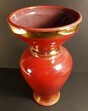 Vase en céramique rouge émaillé filets or signé Schneider 