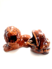2 cendriers lion et grenouille en céramique marron  poids 200grs et 300grs BE