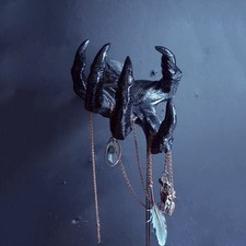 Main de sorcière en résine