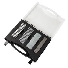 Assortiment d'agrafes et clous