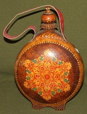 Ancien pichet flacon en bois