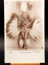 JOSEPHINE BAKER, en costume de
