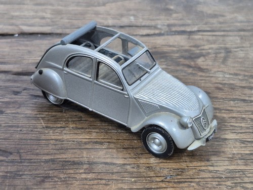 Voiture miniature citroën - citroën, 2cv