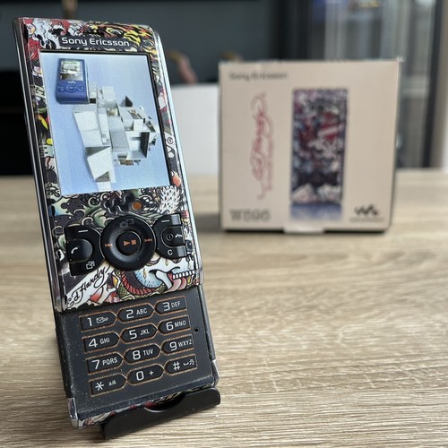 Sony ericsson w595 - ed, hardy