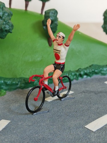 Cycliste figurine miniature