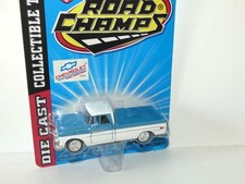 CHEVROLET C10 APACHE PICK UP Bleu et Blanc ROAD CHAMPS 1:43