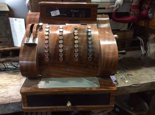 Ancienne caisse enregistreuse - ancienne,