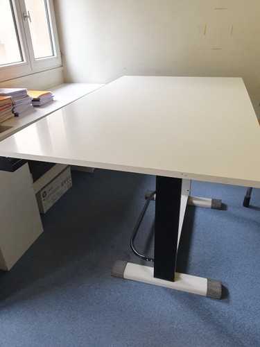 Table dessin style - à,