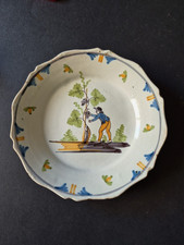 Belle Faience de Nevers Patronymique décor d'un vendangeur Epoq XVIIIème Siècle