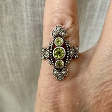PÉRIDOT , PERLE FINE, FLEUR