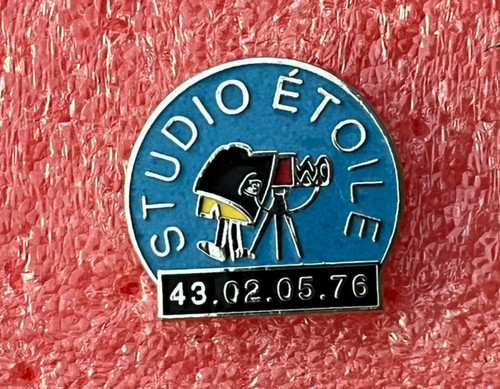 T39 pins studio - pins, etoile