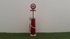 POMPE A ESSENCE EXXON rouge
