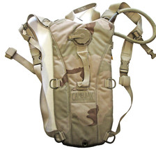 Equipement  tactique : BIDON DORSAL CAMELBAK Arktis - Cordura Camouflage désert