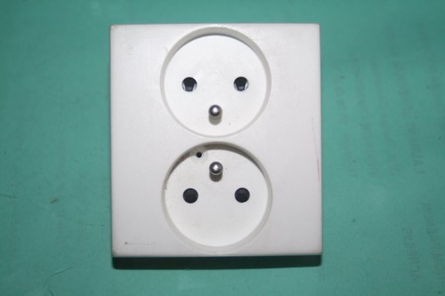 Arnould espace prise - prise, de