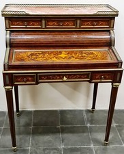 BUREAU EN BOIS NOBLE. STYLE