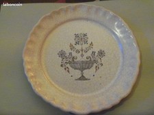 Assiette collection, motif floral, signé Jonzac. En terre cuite émaillée.
