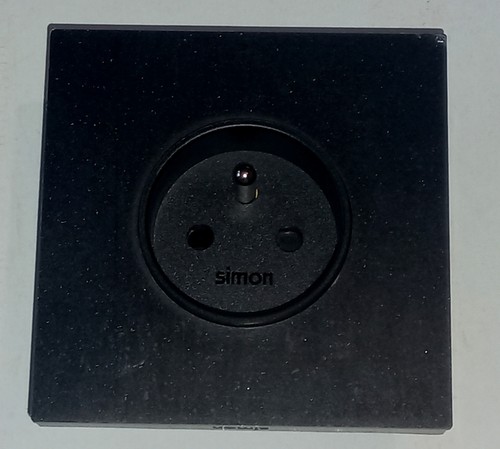 Simon 100 prise noire - noire,