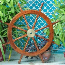 Grand volant de bateau en bois