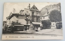 CARTE POSTALE / CPA / 15 VIC SUR CERE / PLACE DE LA MAIRIE
