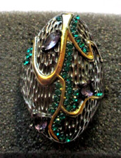 bague imposante couleur argent , or grande Taille 64 cristaux émeraude améthyste