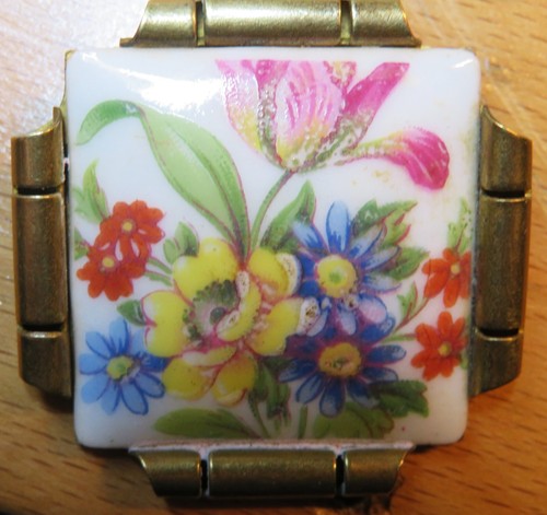 Broche romantique carrée - carrée, en