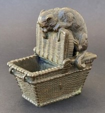 Superbe SCULPTURE PYROGENE EN BRONZE à système CHAT SUR PANIER porte allumettes