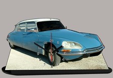Voiture ancienne DS 21  en horloge sur socle 01