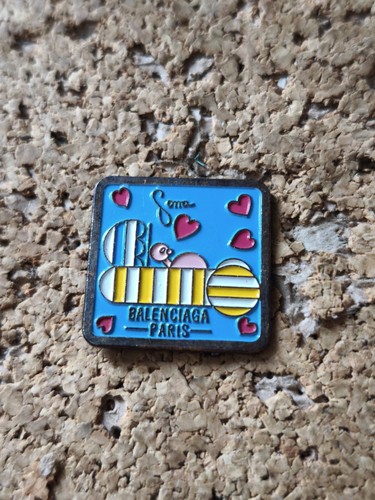 Pin balenciaga paris luxe - pin's,