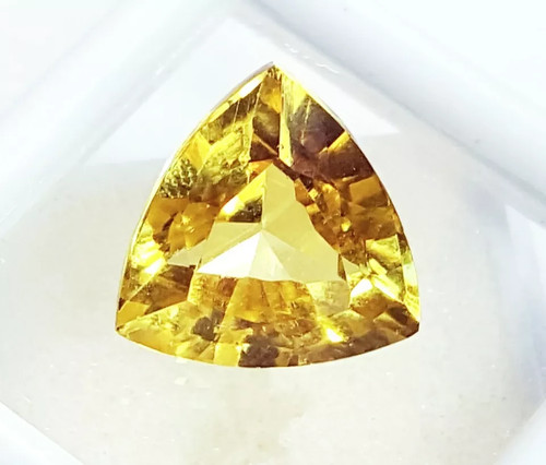 Saphir jaune taille trillion - saphir,