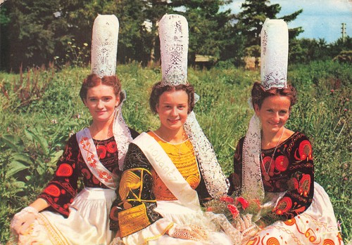 Bretagne costume bigouden - ,