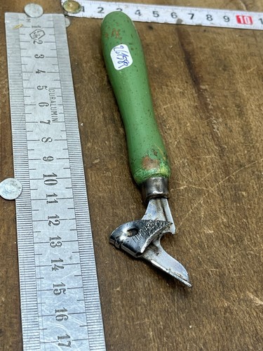 Ouvre boîte outils anciens - boîte,