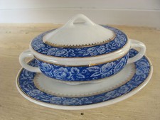 MINI SOUPIERE SUR PLATEAU PORCELAINE sur 9,5 cm de long