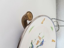 assiette chauffante bebe porcelaine et métal  diamètre 20cm. Peinte à la main.
