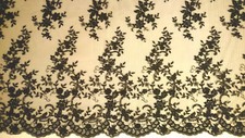 Pièce de tulle de soie brodé