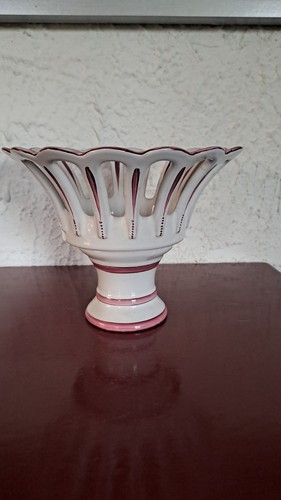 Coupe ajourée sur pied
