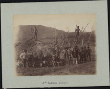 Guerriers canaques devant une