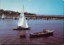ARCACHON - Pinasse et voilier quittant le port de plaisance  .....  (Ref. D7392)