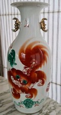 Ancien vase en porcelaine de Chine décor lion/chien bouddhiste signé