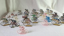 Figurines cyclistes du Tour de France en métal et plastique - 1950's