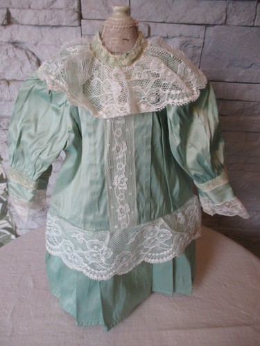 Jolie robe tissu satine - robe, avec