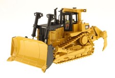 DIECAST MASTERS, Bulldozer CATERPILLAR D10T avec ripper conducteur, échelle 1...