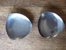 deux coupelles ou cendriers en