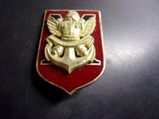 Ecole Polytechnique . Promotion pair ( fond rouge )