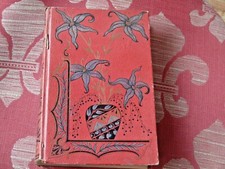 LIVRE  COUVERTURE ROUGE  CARTONNE "UN MOIS DE VACANCES AUX PYRENEES