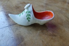 Arts décoratifs Objets de vitrine Petit sabot porcelaine décor feuillage rouge