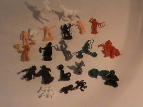 Lot figurines roche aux - 20, la